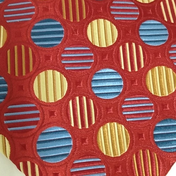 JOS A. BANK SIGNATURE COLLECTION RED SILK NECK TIE - Picture 3 of 8